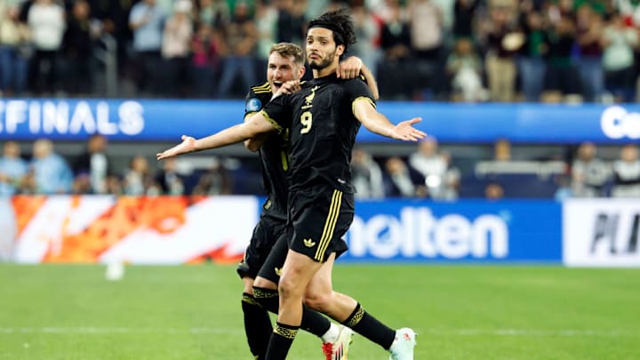 Para Luis Hernández, la pareja Jiménez-Gimenez debe jugar en el Mundial. Para Luis Hernández, la pareja Jiménez-Gimenez debe jugar en el Mundial.