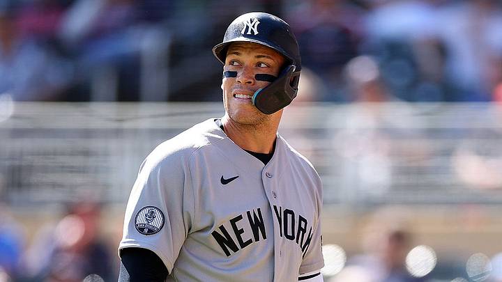 Aaron Judge fue retirado del partido de los Yankees contra Twins. Aaron Judge fue retirado del partido de los Yankees contra Twins.