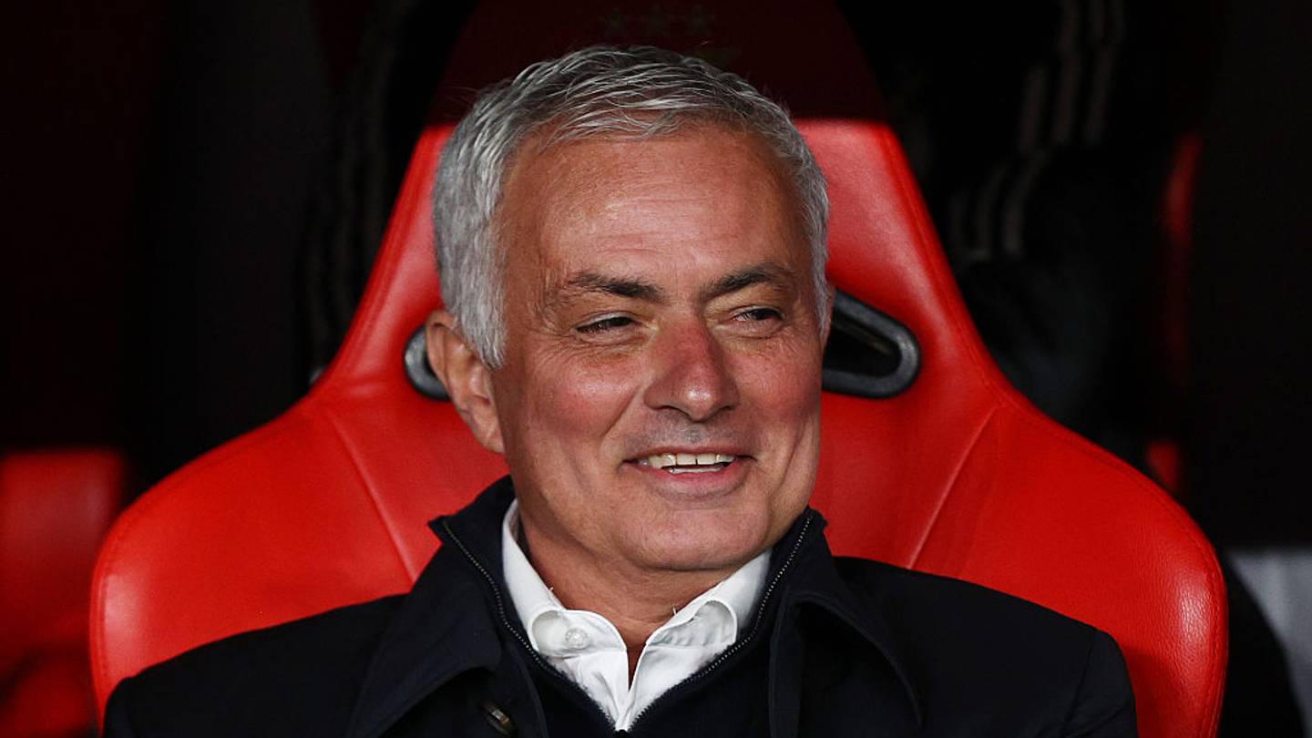 El Real Madrid, a votaciones el domingo; Mourinho aparece con la camiseta blanca