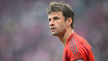 Da schaut Thomas Müller verdutzt drein