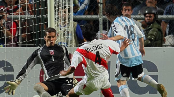 Argentine forward Lionel Messi (R) shoot...