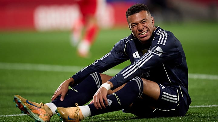 皇马客场被赫罗纳逼平表现低迷 巴塞罗那重返榜首