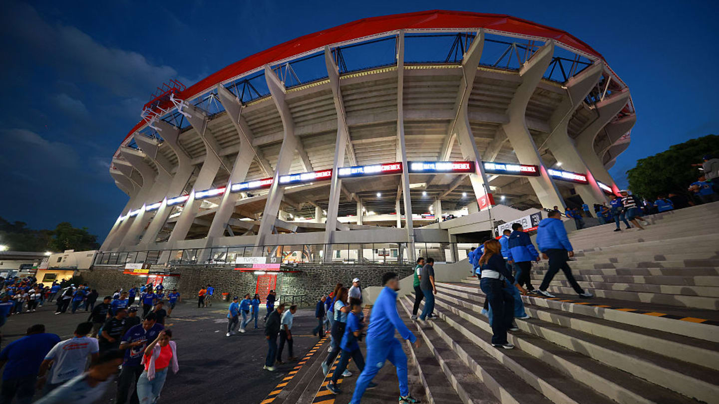 Cruz Azul llena más el Azteca con boletos más baratos que América