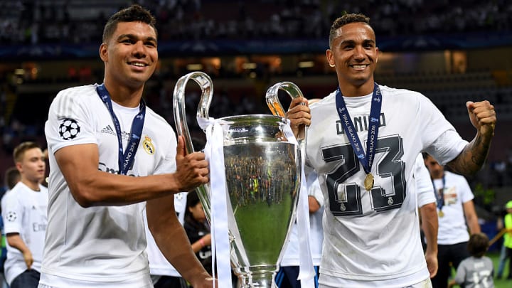 Casemiro y Danilo levantando La Undécima