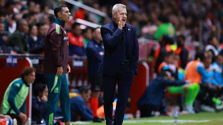 Javier Aguirre, técnico de la selección mexicana y Rafa Márquez, su auxiliar.