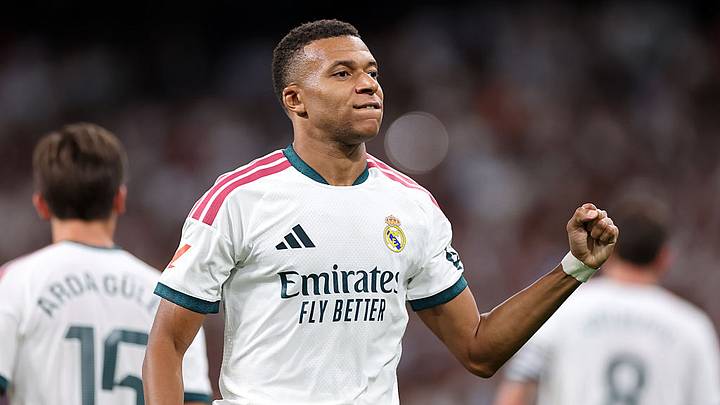 Kylian Mbappé anotó tres de los cuatro goles con los que el Real Madrid derrotó a la Real Sociedad. Kylian Mbappé anotó tres de los cuatro goles con los que el Real Madrid derrotó a la Real Sociedad.
