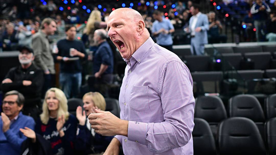 Steve Ballmer compró los Clippers por 2 mil millones de dólares en 2014. Steve Ballmer compró los Clippers por 2 mil millones de dólares en 2014.