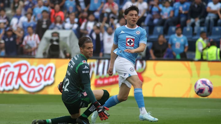 Alexis Gutiérrez #14  of Cruz Azul shoots the ball  against...