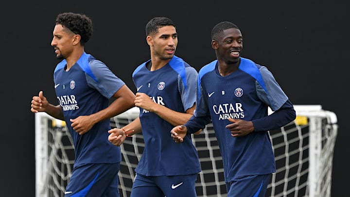 Marquinhos, Achraf Hakimi y Ousmane Dembélé previo al juego ante el Chelsea. 