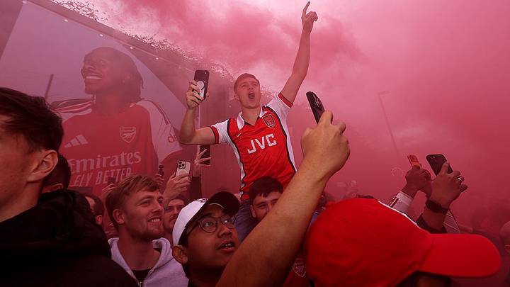 Arsenal se proclama campeón de la Premier League. Arsenal se proclama campeón de la Premier League.