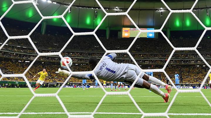 Lionel Mpasi se convirtió en una de las figuras del Mundial 2026 gracias a sus atajadas Lionel Mpasi se convirtió en una de las figuras del Mundial 2026 gracias a sus atajadas