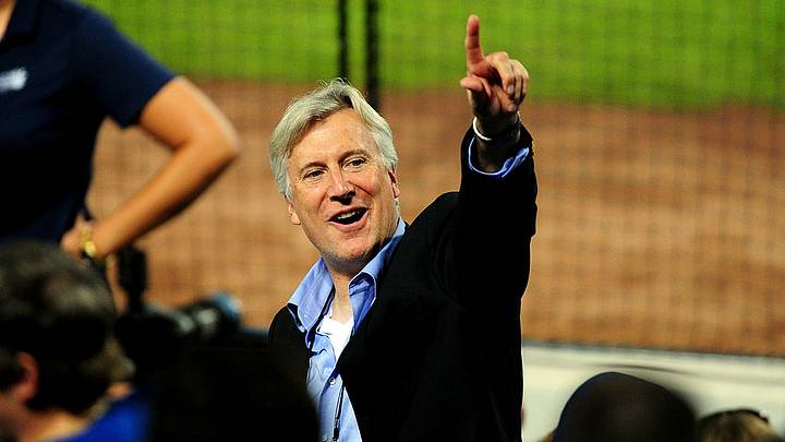 Mark Walter se hizo de los Dodgers en 2012 y de los Lakers en 2024, para vender a este último equipo un año después. Mark Walter se hizo de los Dodgers en 2012 y de los Lakers en 2024, para vender a este último equipo un año después.