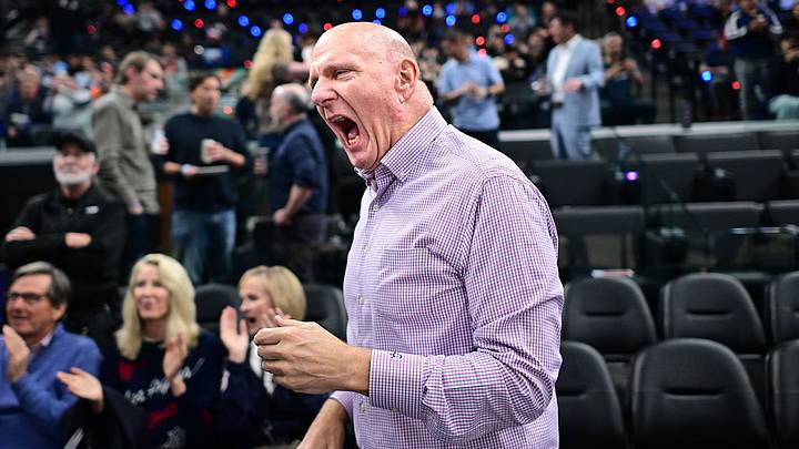 Steve Ballmer compró los Clippers por 2 mil millones de dólares en 2014. Steve Ballmer compró los Clippers por 2 mil millones de dólares en 2014.