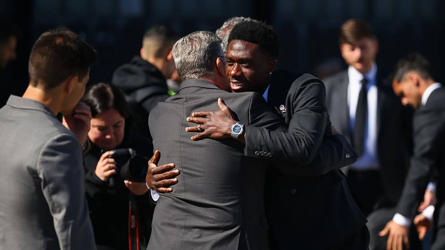 Alphonso Davies será baja de Canadá para el primer partido d