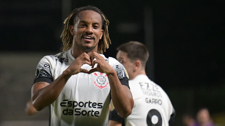 FBL-LIBERTADORES-UCENTRALVEN-CORINTHIANS