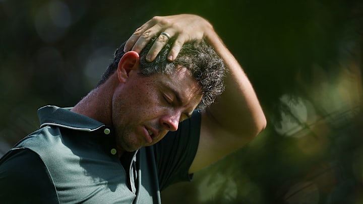 El golfista norirlandés Rory McIlroy tuvo una difícil primera ronda del Campeonato de la PGA.