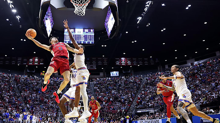 Dylan Darling (izq) sorprendió a todos en el último segundo.
