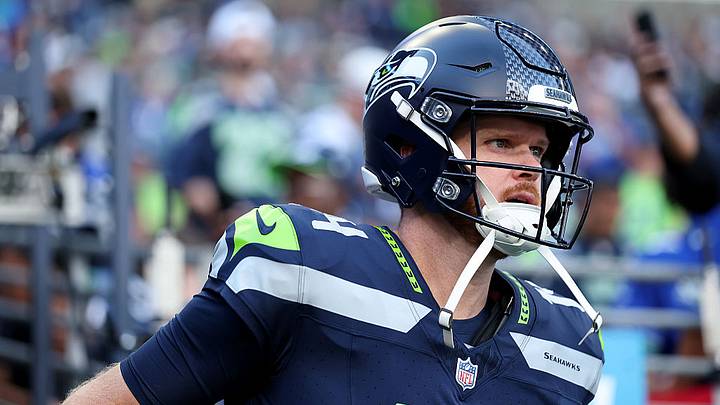 Sam Darnold se lesionó al ser derribado en la primera serie ofensiva de la Semana 1.
