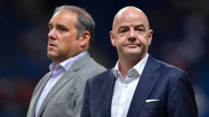 El presidente de Concacaf, Víctor Montagliani (atrás), durante un evento con Gianni Infantino. El presidente de Concacaf, Víctor Montagliani (atrás), durante un evento con Gianni Infantino.