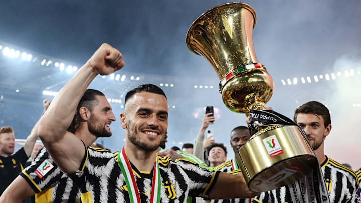 Filip Kostic mit der Coppa Italia