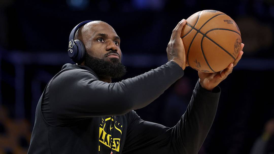 LeBron James sigue siendo una joya bastante codiciada en la NBA. LeBron James sigue siendo una joya bastante codiciada en la NBA.