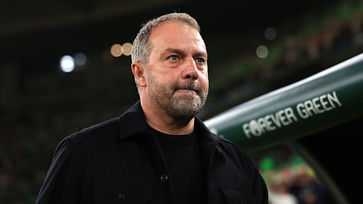 Hansi Flick, técnico del Barcelona, expresó su apoyo a Xabi Alonso.