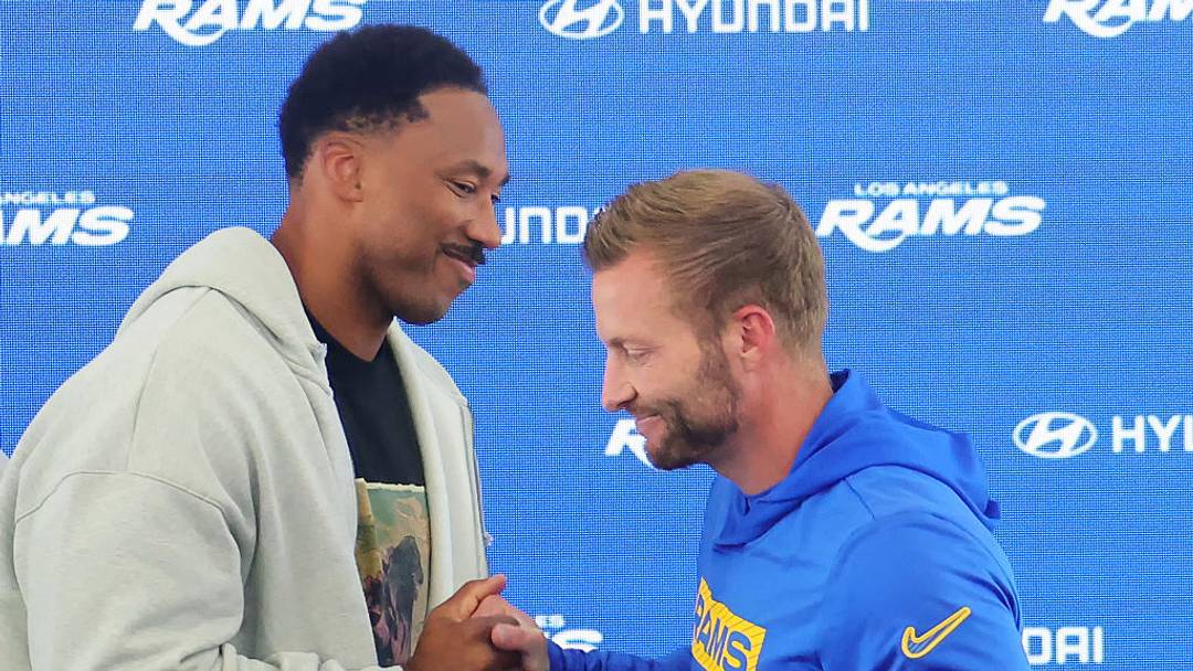 Uno de los movimientos más llamativos es la llegada de Myles Garrett a los Rams.
