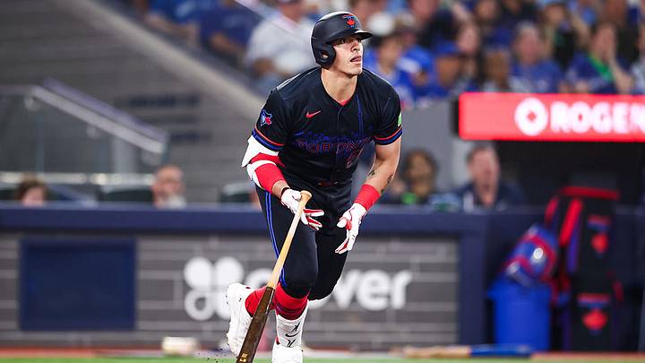 Valenzuela fue llamado a la MLB tras una lesión de su compatriota Alejandro Kirk. Valenzuela fue llamado a la MLB tras una lesión de su compatriota Alejandro Kirk.