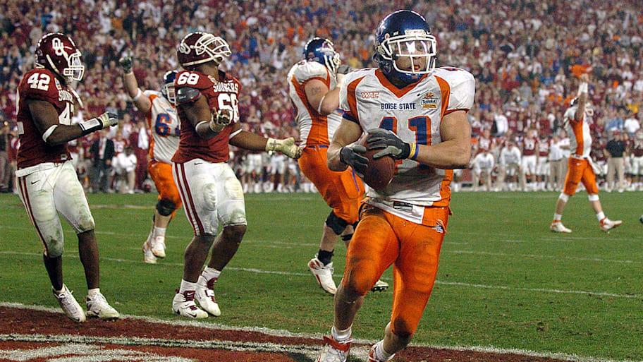 Boise State's Ian Johnson scoring the winning two-point conversion during the Fiesta Bowl between Boise State and Oklahoma.