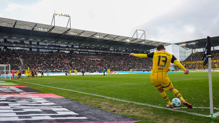 FC St. Pauli 1910 v Borussia Dortmund - Bundesliga