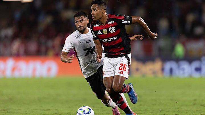 Alex Sandro da Silva - Soccer Defender - Born 1985