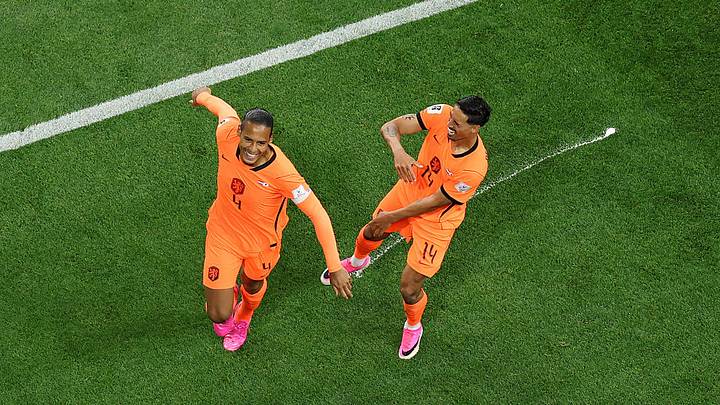 El empate ante Japón colocó a la Oranje junto a Brasil en una exclusiva lista de selecciones con largas rachas invictas. El empate ante Japón colocó a la Oranje junto a Brasil en una exclusiva lista de selecciones con largas rachas invictas.