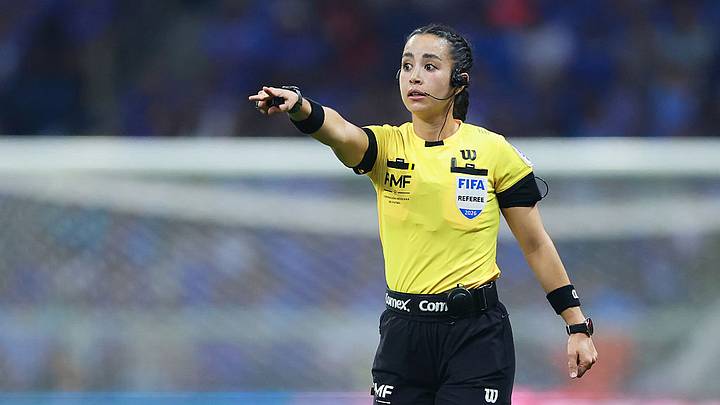 Katia Itzel fue asignada como árbitro para el partido de Suiza vs Colombia en los octavos de final Katia Itzel fue asignada como árbitro para el partido de Suiza vs Colombia en los octavos de final