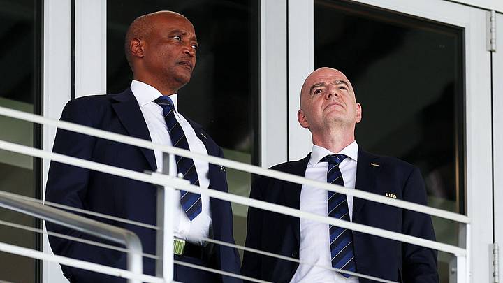 Patrice Motsepe, presidente de la Confederación Africana de Futbol, y Gianni Infantino, presidente de la FIFA. Patrice Motsepe, presidente de la Confederación Africana de Futbol, y Gianni Infantino, presidente de la FIFA.