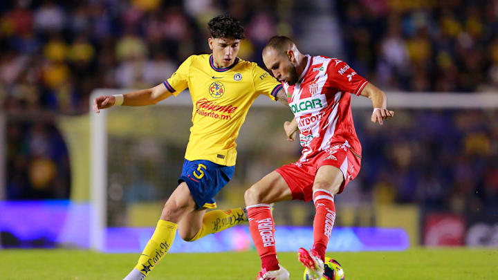 Kevin Alvarez, Manuel Mayorga