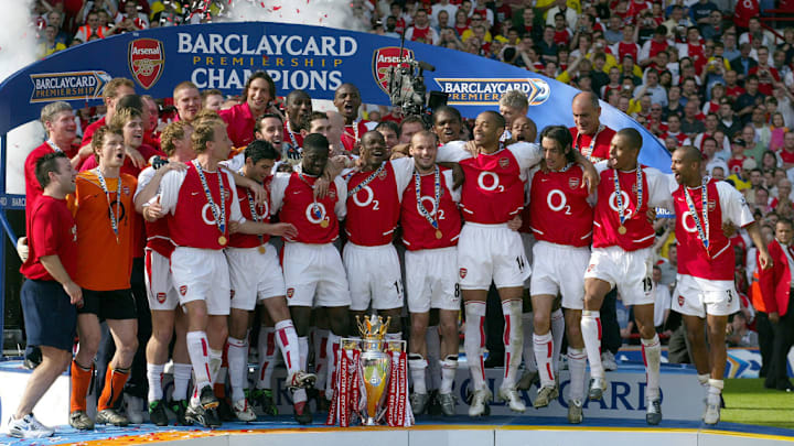 Arsene Wenger, Ashley Cole, Patrick Vieira, Martin Keown, Robert Pires, Freddie Ljungberg, Francis Jeffers, Jose Antonio Reyes, Dennis Bergkamp, Sylvain Wiltord, Lauren, Thierry Henry, Ray Parlour, Giovanni van Bronckhorst, Edu, Pascal Cygan, Gilberto Silva, Gael Clichy, Sol Campbell, Nwankwo Kanu, Stathis Tavlaridis, Kolo Toure, Jeremie, Aliadiere, Michal Papadopulos, Graham Stack, David Bentley, Justin Hoyte, Frank Simek, John Spicer, Jerome Thomas, Quincy Owusu-Abeyie, Olafur Ingi Skulason, Ryan Smith, Cesc Fabregas