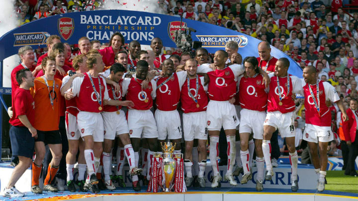 Arsene Wenger, Ashley Cole, Patrick Vieira, Martin Keown, Robert Pires, Freddie Ljungberg, Francis Jeffers, Jose Antonio Reyes, Dennis Bergkamp, Sylvain Wiltord, Lauren, Thierry Henry, Ray Parlour, Giovanni van Bronckhorst, Edu, Pascal Cygan, Gilberto Silva, Gael Clichy, Sol Campbell, Nwankwo Kanu, Stathis Tavlaridis, Kolo Toure, Jeremie, Aliadiere, Michal Papadopulos, Graham Stack, David Bentley, Justin Hoyte, Frank Simek, John Spicer, Jerome Thomas, Quincy Owusu-Abeyie, Olafur Ingi Skulason, Ryan Smith, Cesc Fabregas