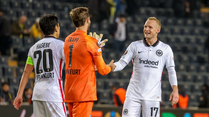 Kevin Trapp, Sebastian Rode und Makoto Hasebe gemeinsam für Eintracht Frankfurt auf dem Feld