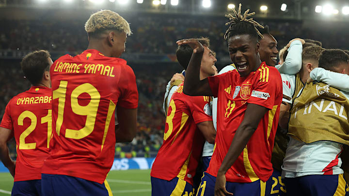 Lamine Yamal y Nico Williams celebran un gol de España en la Liga de Naciones de la UEFA 2025 Lamine Yamal y Nico Williams celebran un gol de España en la Liga de Naciones de la UEFA 2025