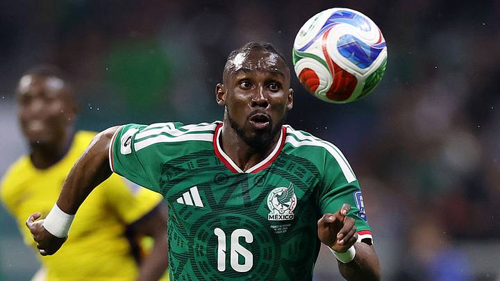 Julián Quiñones, la figura de México ante Ecuador Julián Quiñones, la figura de México ante Ecuador