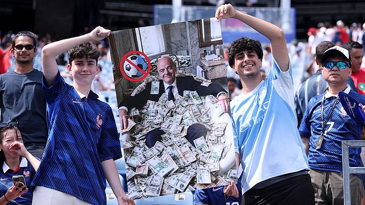Aficionados muestran una pancarta para ridiculizar a Infantino durante el Francia vs. Marruecos del Mundial 2026. Aficionados muestran una pancarta para ridiculizar a Infantino durante el Francia vs. Marruecos del Mundial 2026.