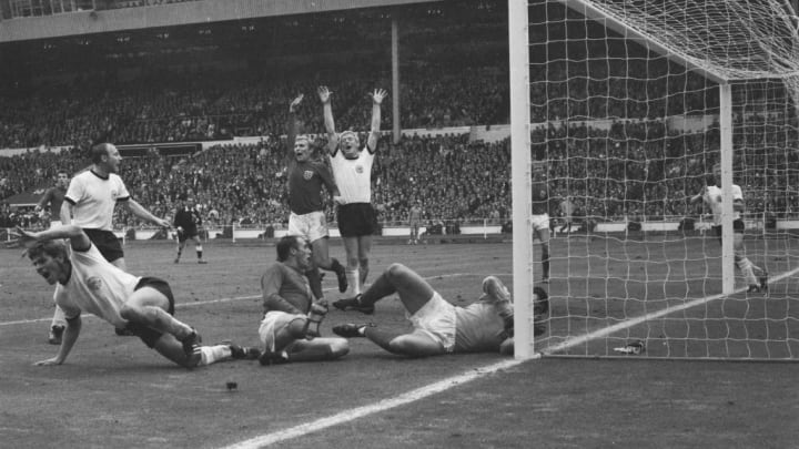 Wolfgang Weber, Uwe Seeler, Ray Wilson, Bobby Moore, Karl-Heinz Schnellinger, Gordon Banks