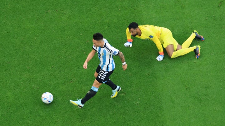 Lautaro Martinez, Mohammed Al-Owais