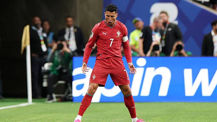 Cristiano Ronaldo hace historia al anotar en su sexto Mundial. Cristiano Ronaldo hace historia al anotar en su sexto Mundial.