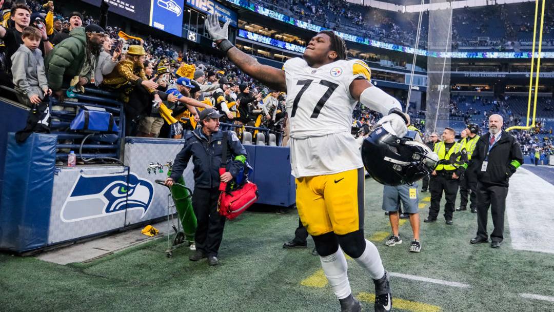 Los Steelers han traspasado a Broderick Jones a los Cowboys. Jones había sido seleccionado de primera ronda. Los Steelers han traspasado a Broderick Jones a los Cowboys. Jones había sido seleccionado de primera ronda.