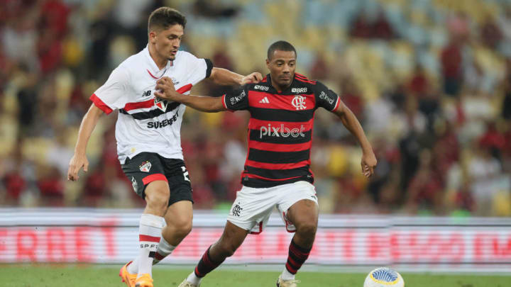 Pablo Maia, Nicolás de la Cruz