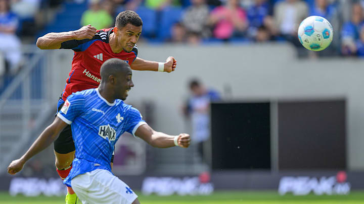 Glatzel zeichnet sich besonders durch sein überragendes Kopfballspiel aus.