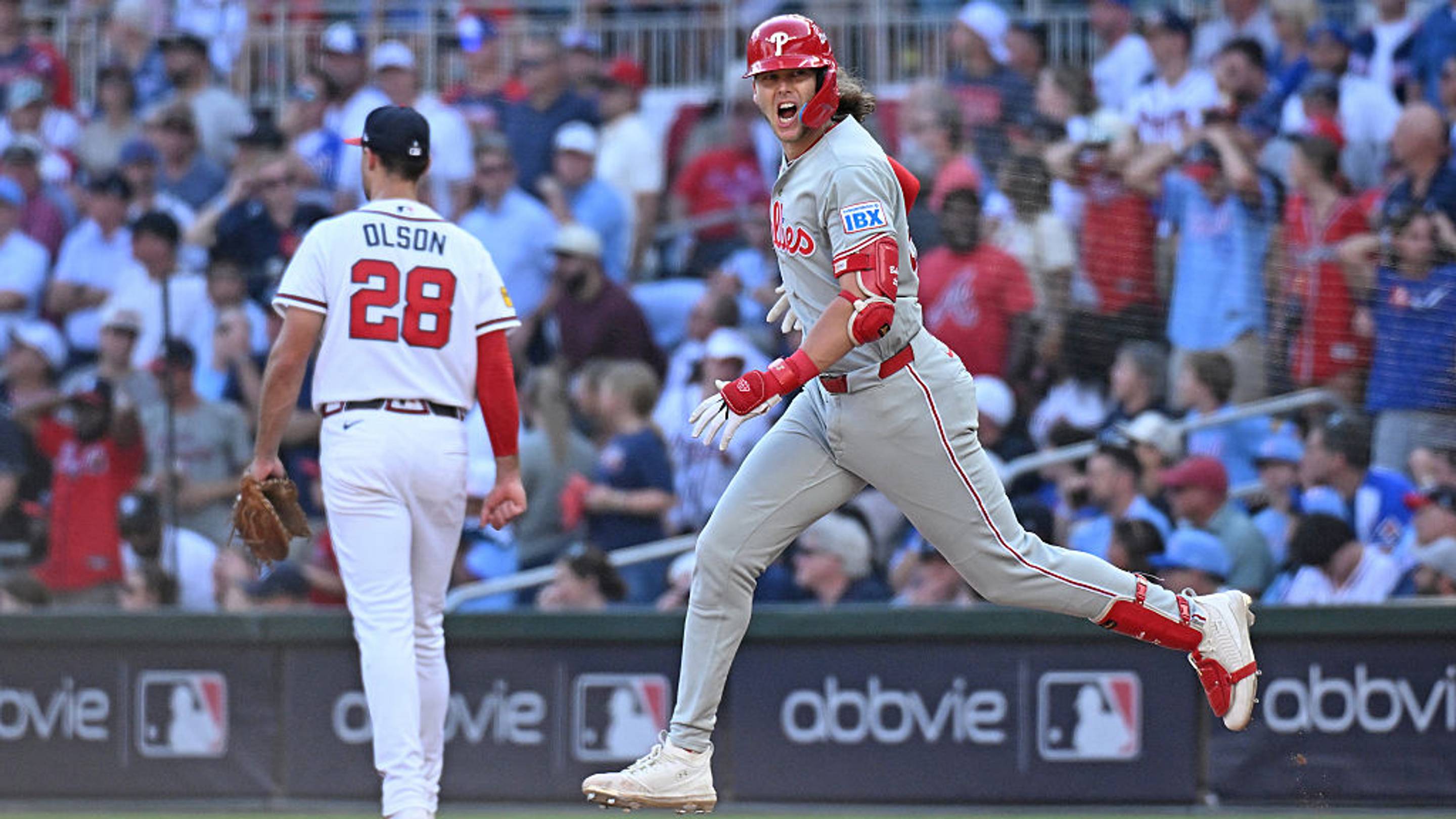 Home run de Bohm mantiene con vida a los Phillies ante los Bravos