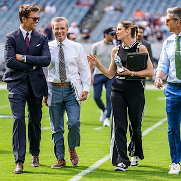 The broadcast crew of Kevin Burkhardt (play-by-play), Tom Brady (analyst), Erin Andrews (sideline), Tom Rinaldi (sideline) will call Bears-Packers this weekend.