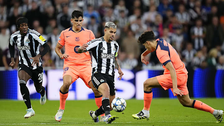 Newcastle United FC v FC Barcelona - UEFA Champions League